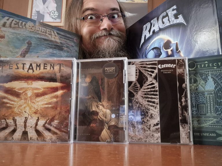 El Puli con algunos de sus discos del TOP de 2025